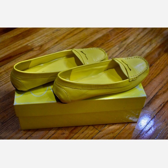 Cute Chic Yellow Flats - Picture 2 of 2